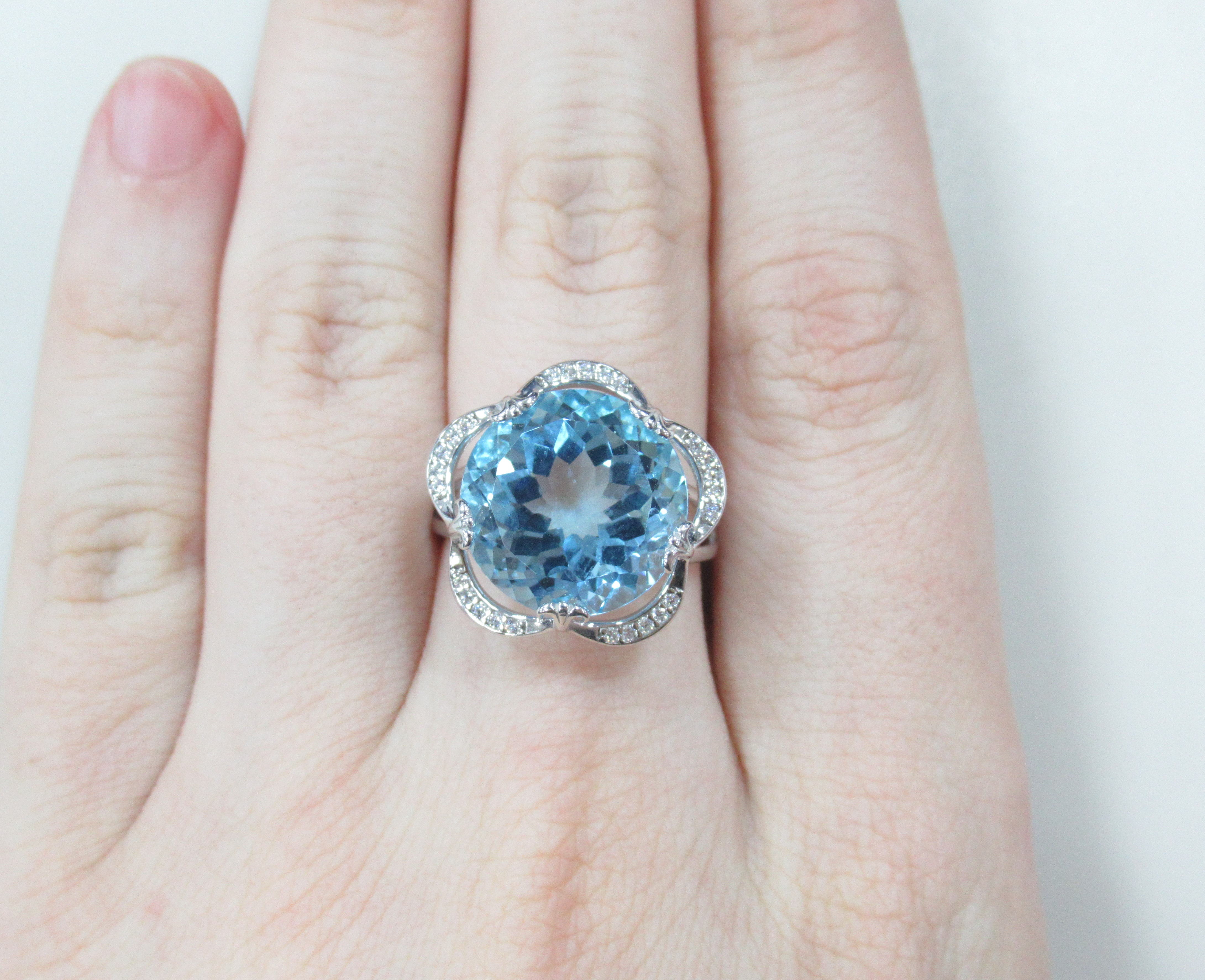 Серебряное кольцо с топазом